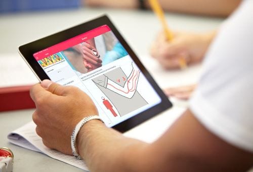 Learn first aid online with our e-learning courses !